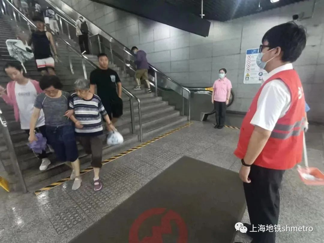 特种设备安全小课堂这些电梯安全标志要知道→(图1)